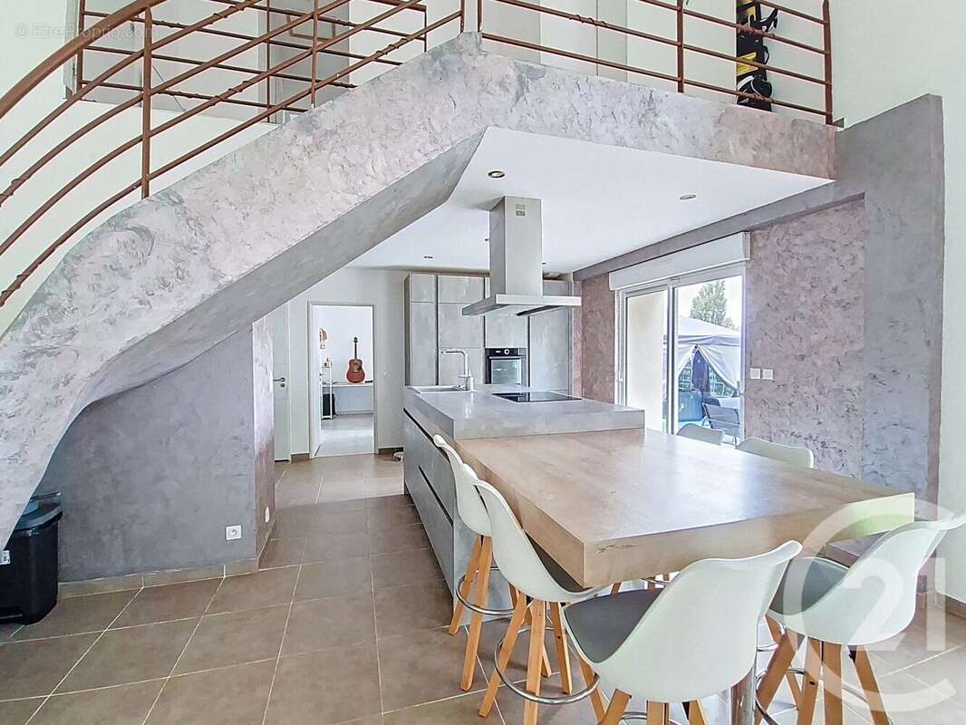 Maison à SAINT-PIERRE-DE-CHANDIEU