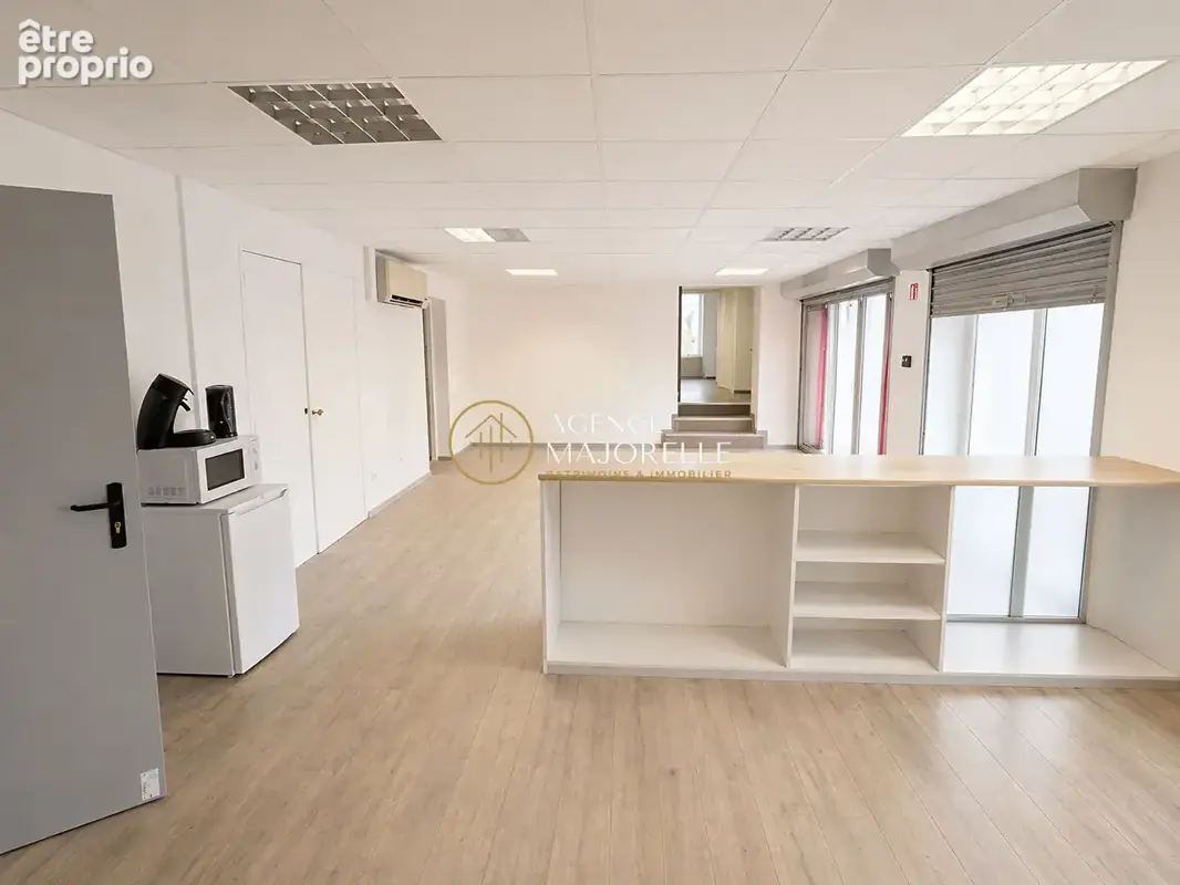 Local commercial, grande vitrine, rue passante. - photo 8