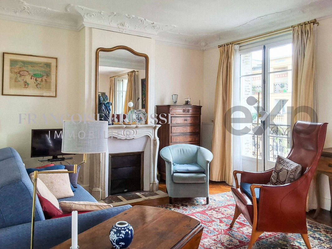 Salon - Appartement à PARIS-16E
