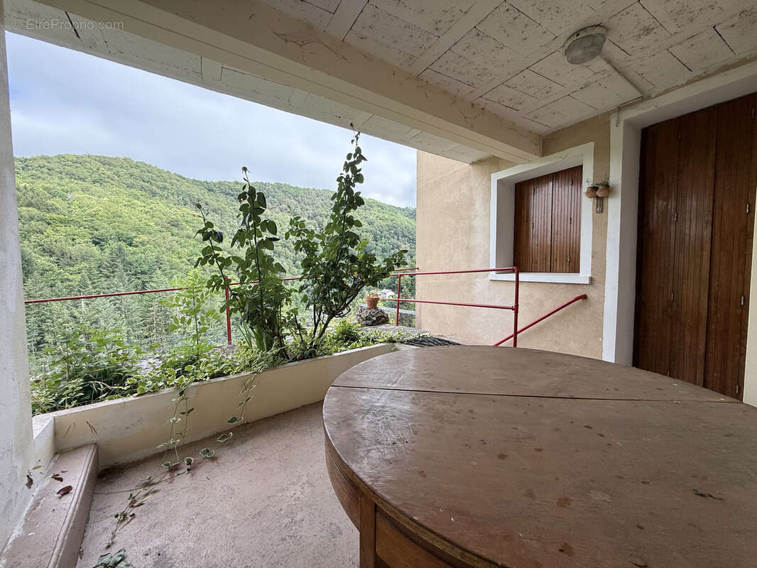 Maison de village avec vue dominante sur la vallée du Lot   Fort potentiel d'aménagement - photo 2