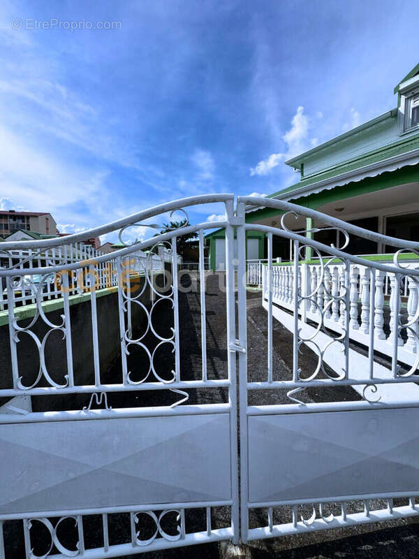 Maison à BAIE-MAHAULT