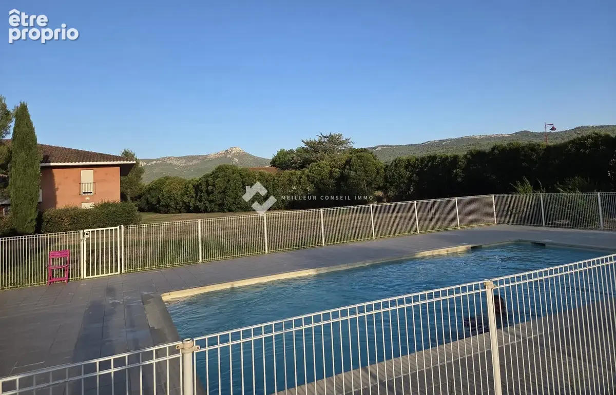 piscine de la résidence