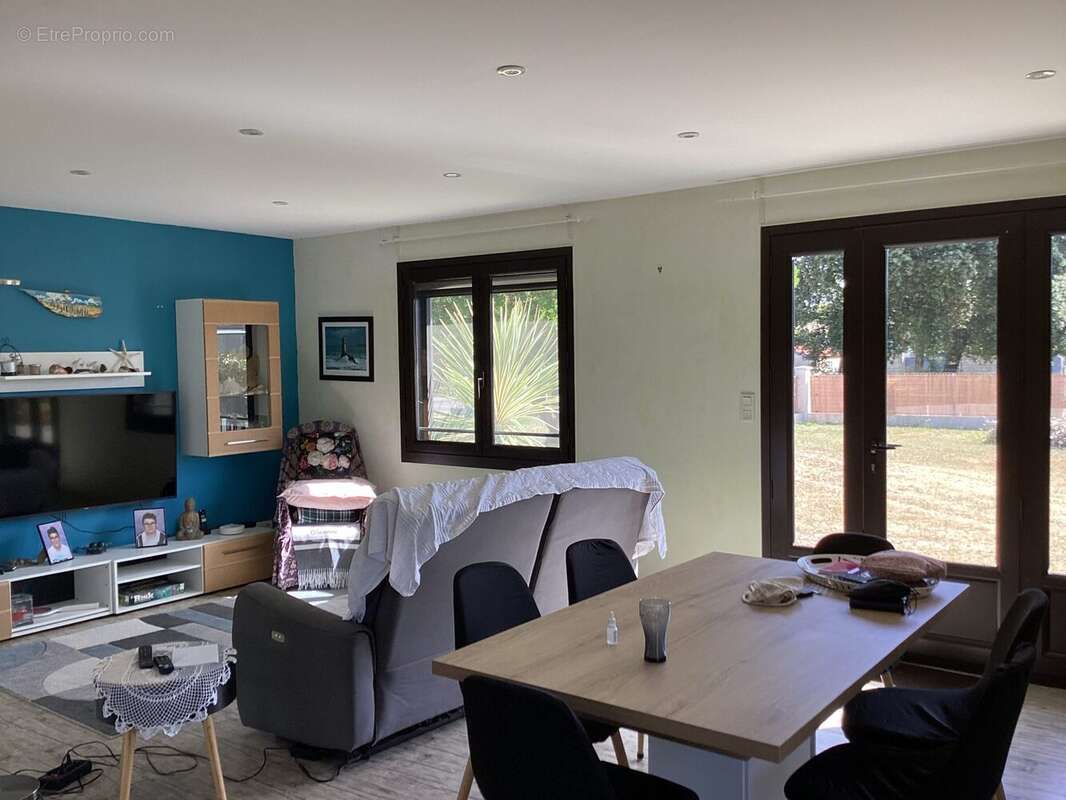SALON/SALLE A MANGER MAISON