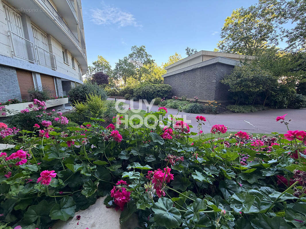Appartement trois pièces deux chambres - photo 2