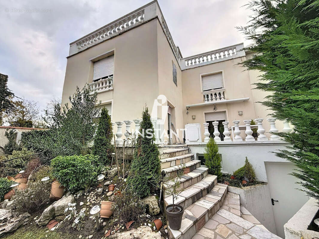 Maison à LE PERREUX-SUR-MARNE