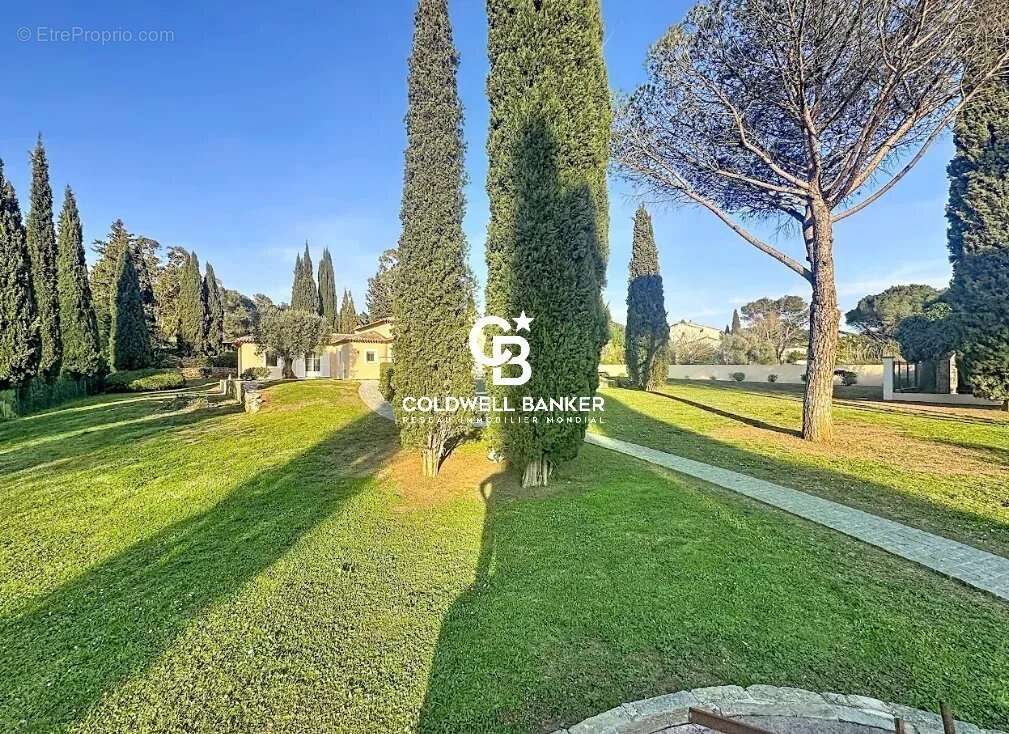 Maison à PUGET-SUR-ARGENS