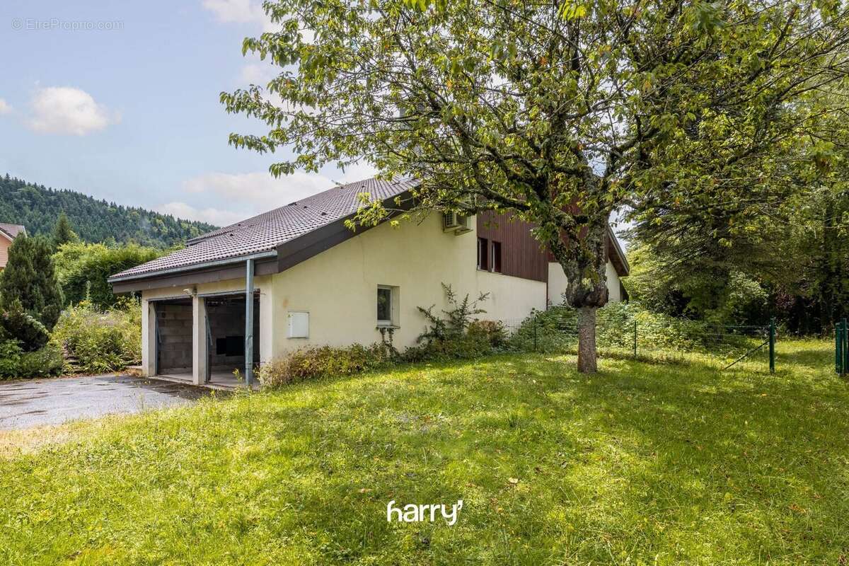 Maison à BIANS-LES-USIERS