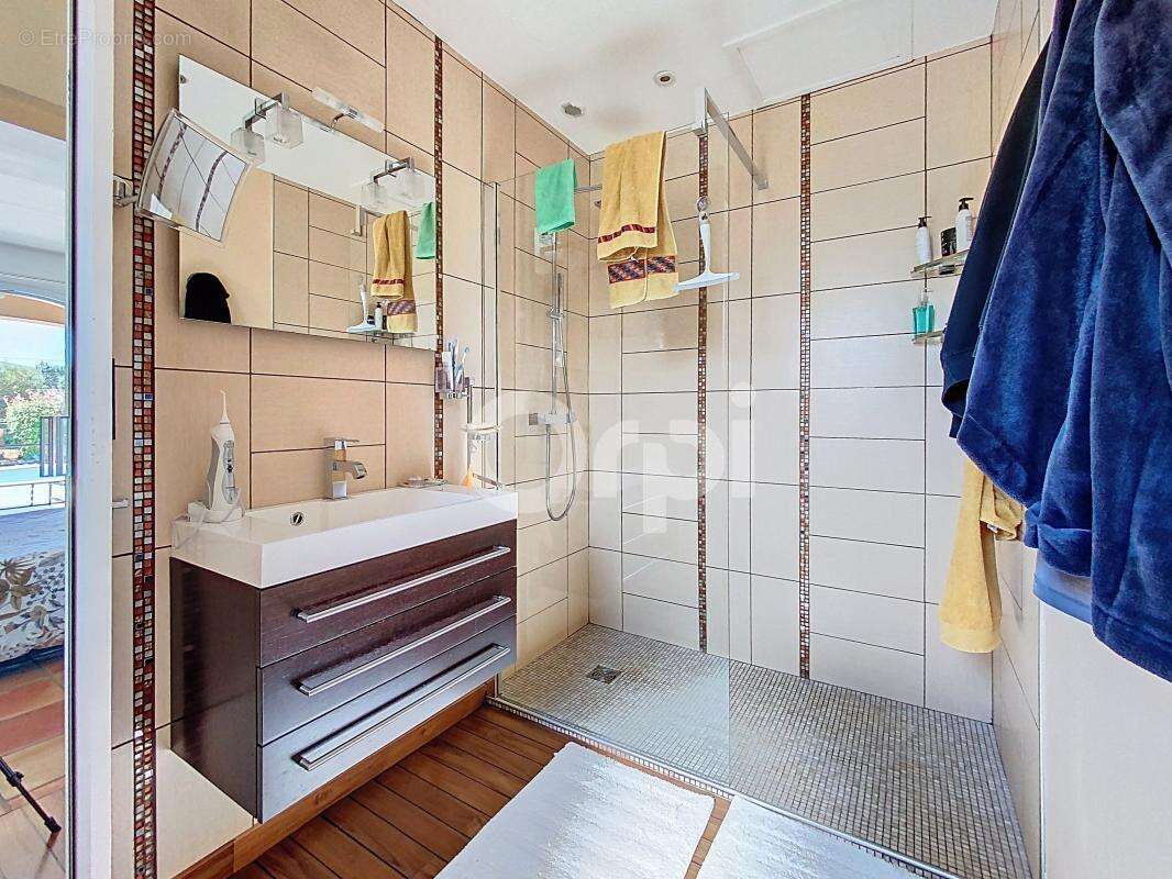 Maison à ROQUEBRUNE-SUR-ARGENS