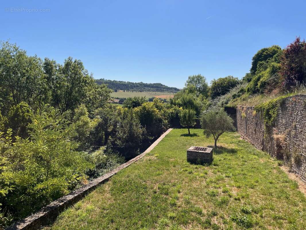 Deux maisons pour le prix d'une — dans un village très prisé - photo 2