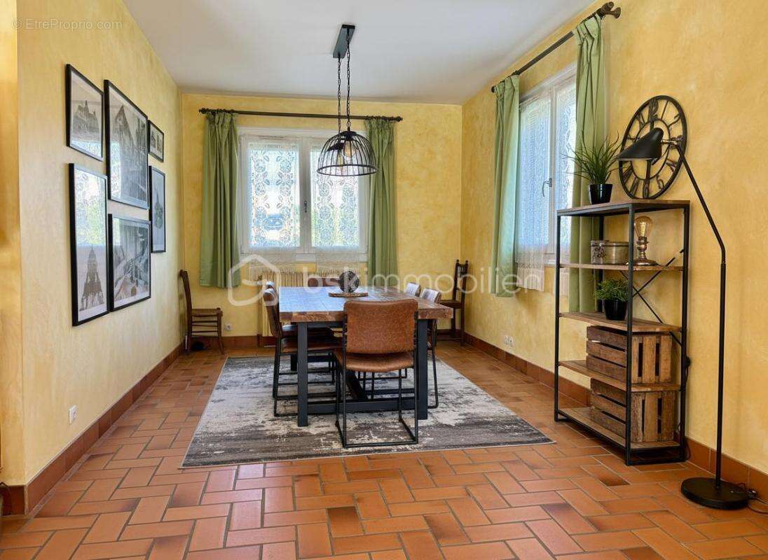 Maison 8 pièces de 180m² à VENEUX-LES-SABLONS (77250) - photo 5