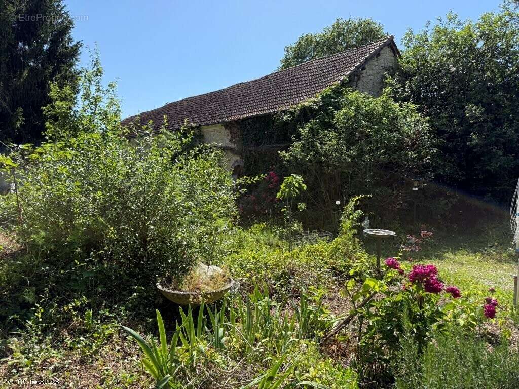 Maison à AIGRE