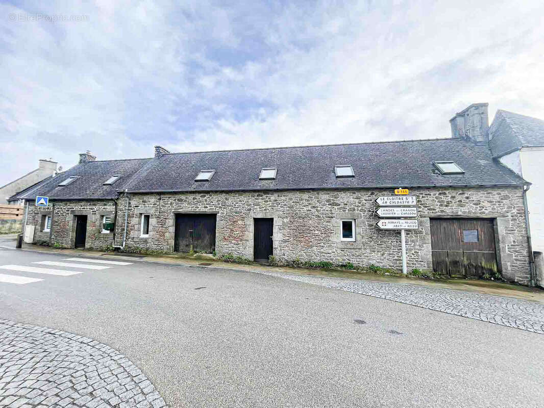 Maison à PLOUNEOUR-MENEZ