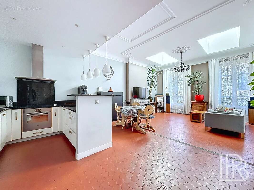 Appartement à MARSEILLE-1E