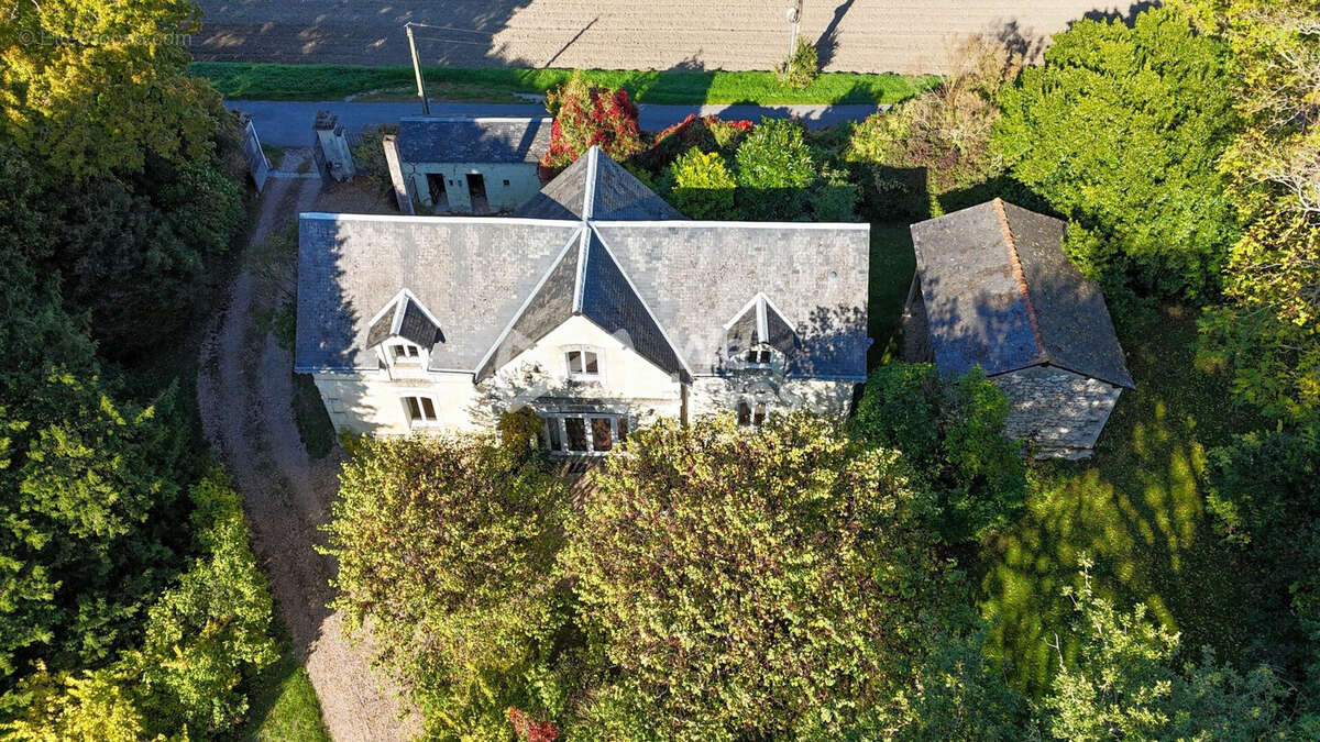 Maison à FAYE-LA-VINEUSE