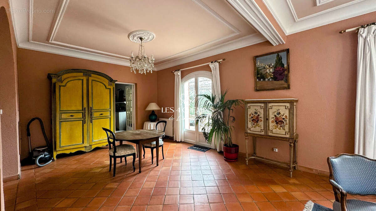 A vendre bastide d'environ 250 m²  6 pièces + T2 sur 4000 m2 - photo 12