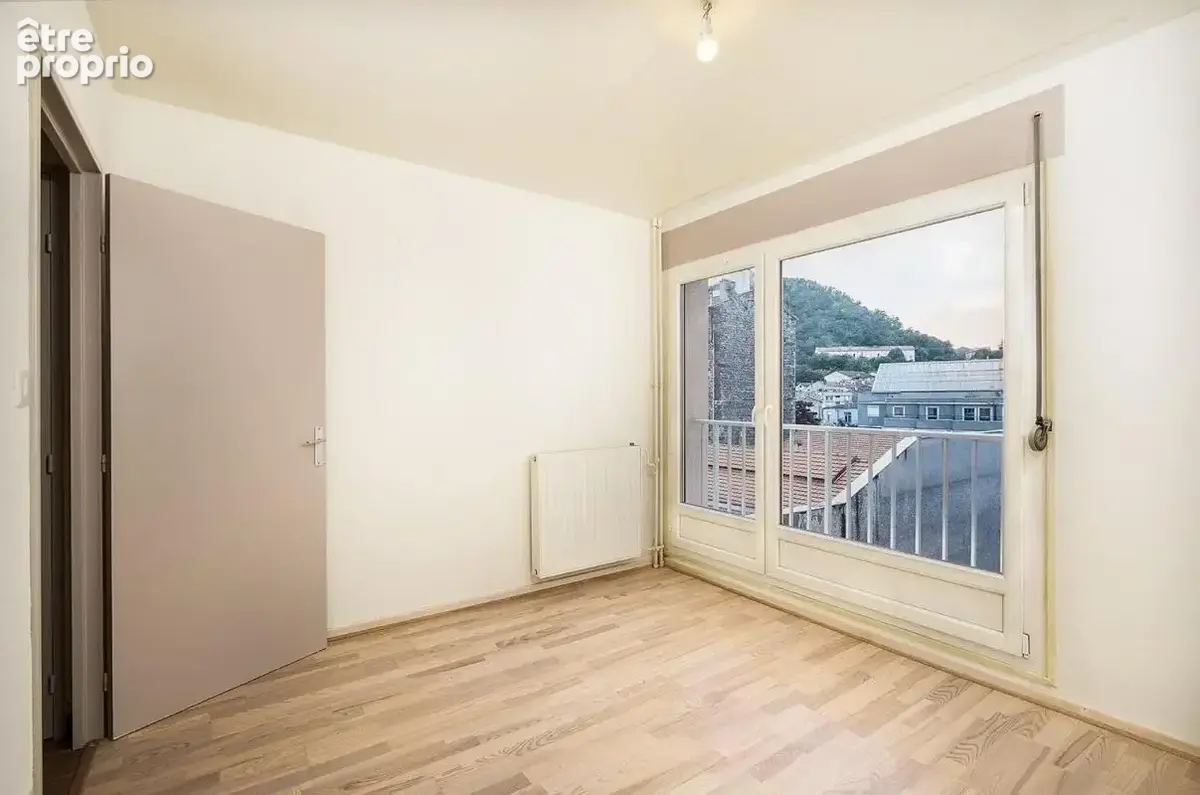 Idéal  investisseur : joli appartement rénové rue des touristes possibilité obtenir un garage supplémentaire actuellement loué 8 - photo 8