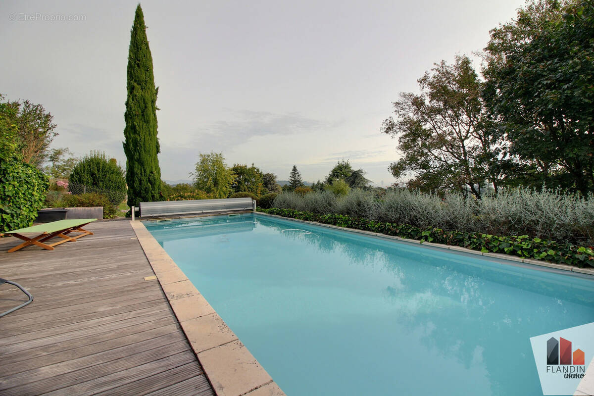 Maison à SAINT-GENIS-LAVAL