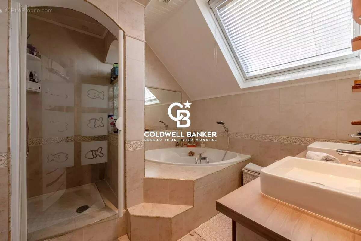 Maison à MONTAGNOLE