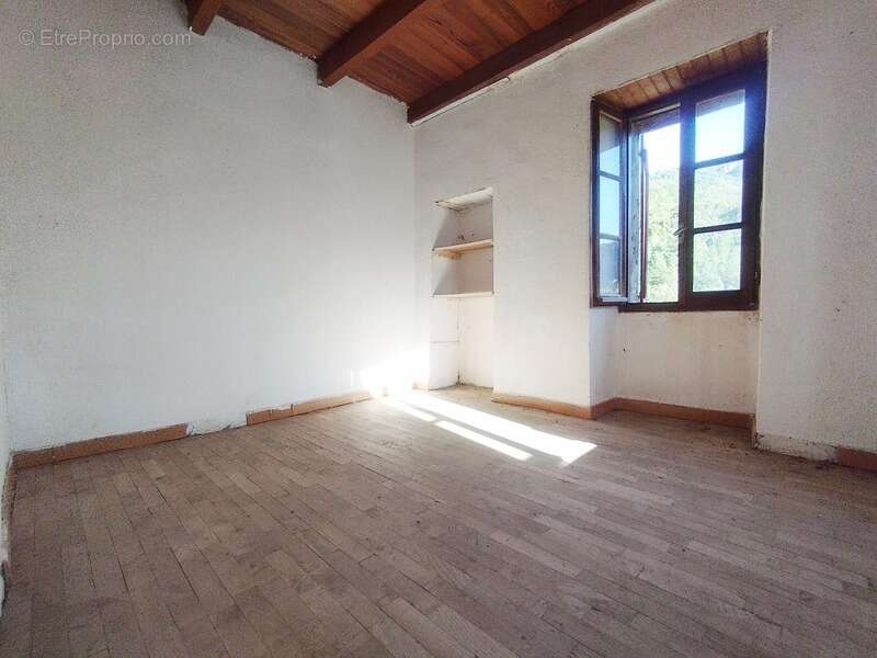 Deux maisons de village en pierre, 150 m2 à rénover avec jardin et caves aménageables à SAN LORENZO, HAUTE CORSE (20) - photo 10