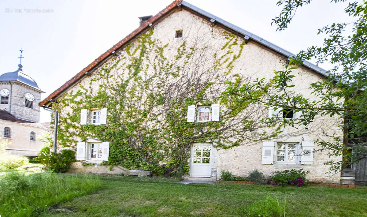Maison 234 m2 Pleine de Charme et de cachet - photo 3