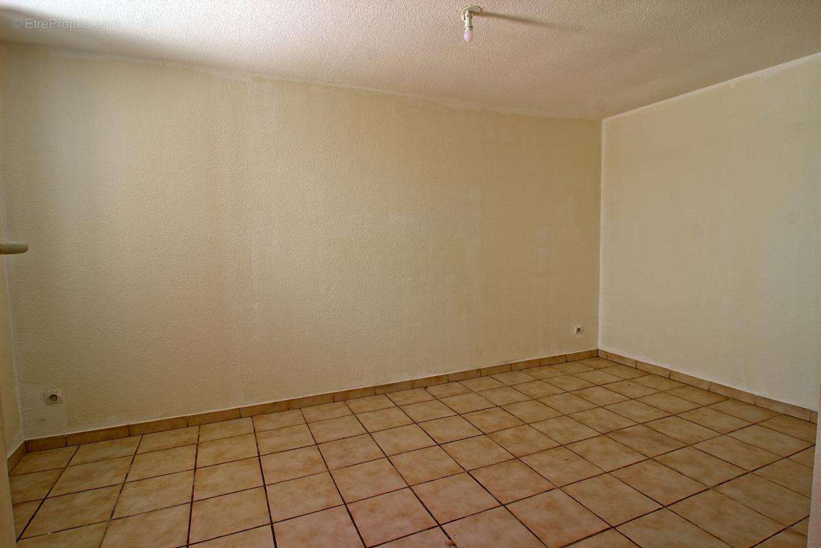 Immeuble de rapport avec 2 appartements et une maison - photo 12