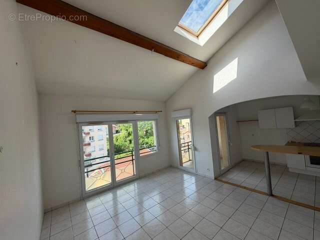 Appartement à ROCHE-LA-MOLIERE