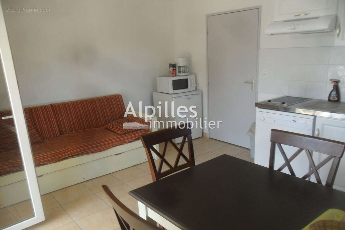 Appartement à MOURIES