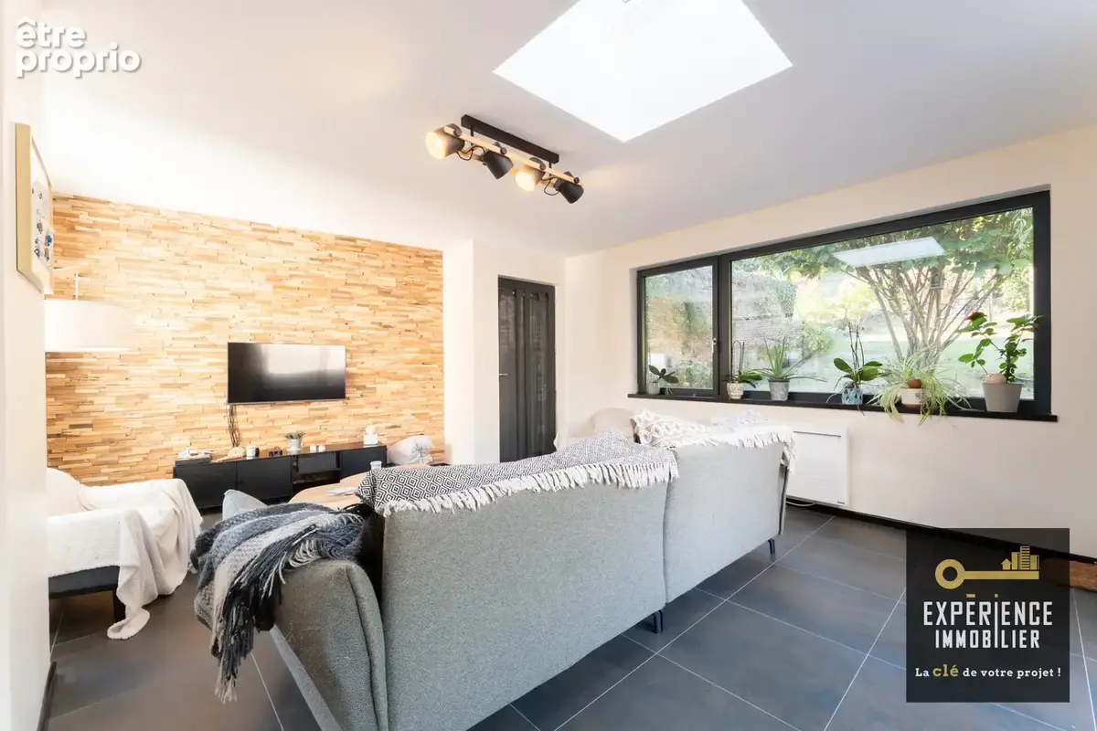 Jolie maison renovee et son jardin verdoyant - photo 3
