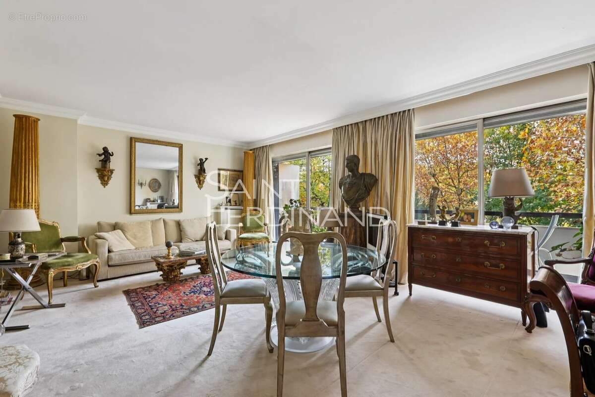 Appartement à NEUILLY-SUR-SEINE