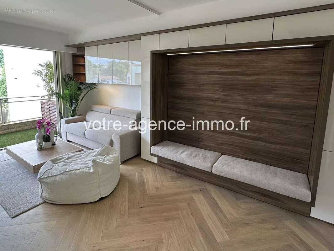 Appartement à SAINT-LAURENT-DU-VAR