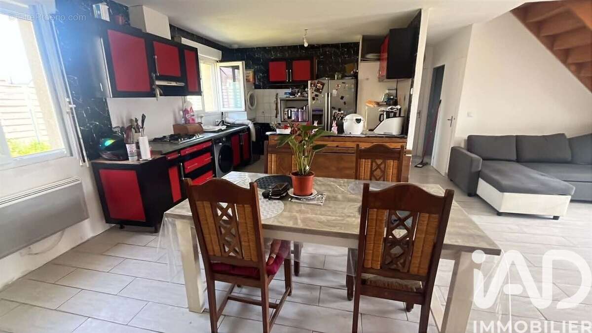 Maison 100 m² à Saint-Paul-Du-Vernay  - photo 2