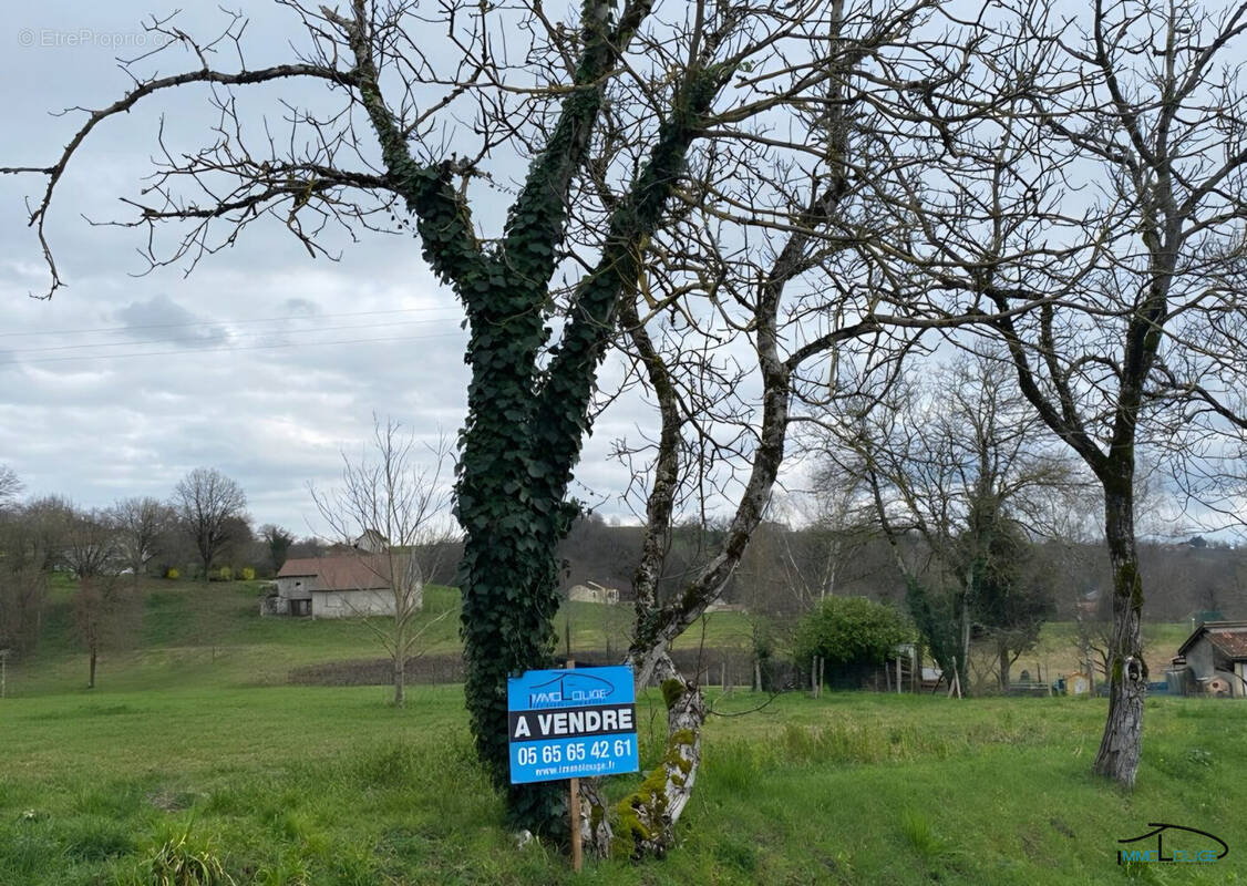 Terrain à ASPRIERES