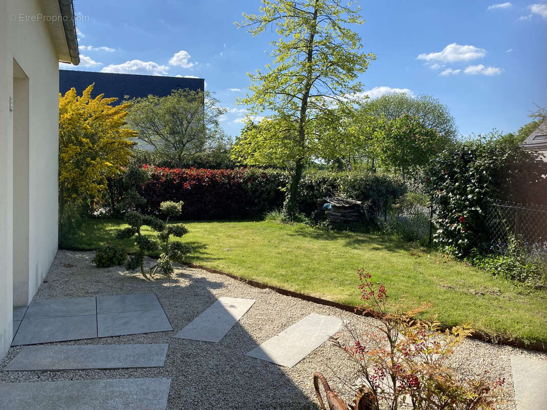 Maison à LA CHAPELLE-CHAUSSEE