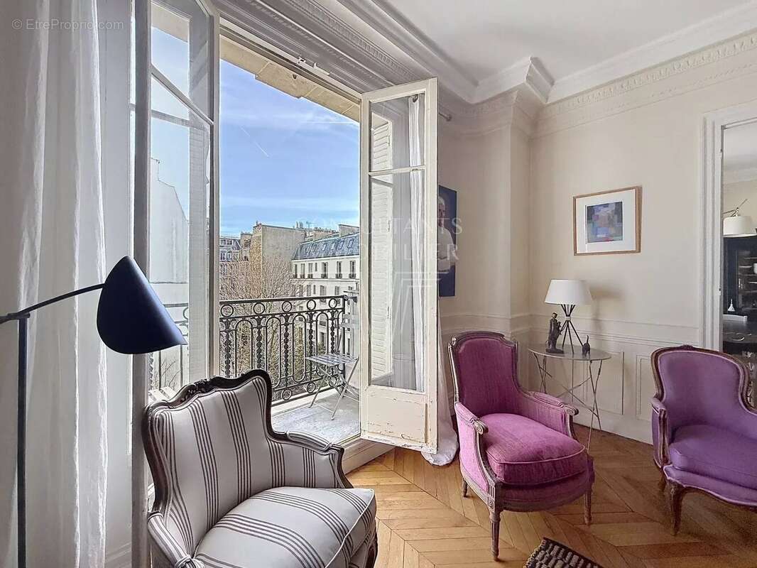 Appartement à PARIS-16E