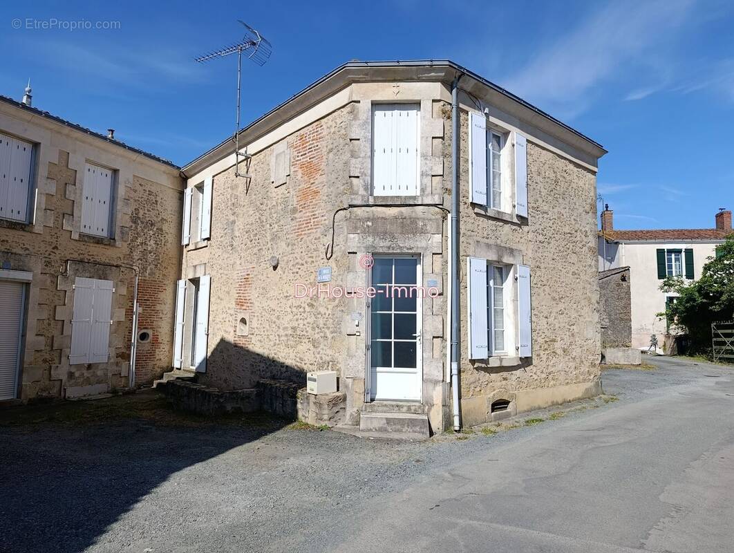 Maison à SIGOURNAIS