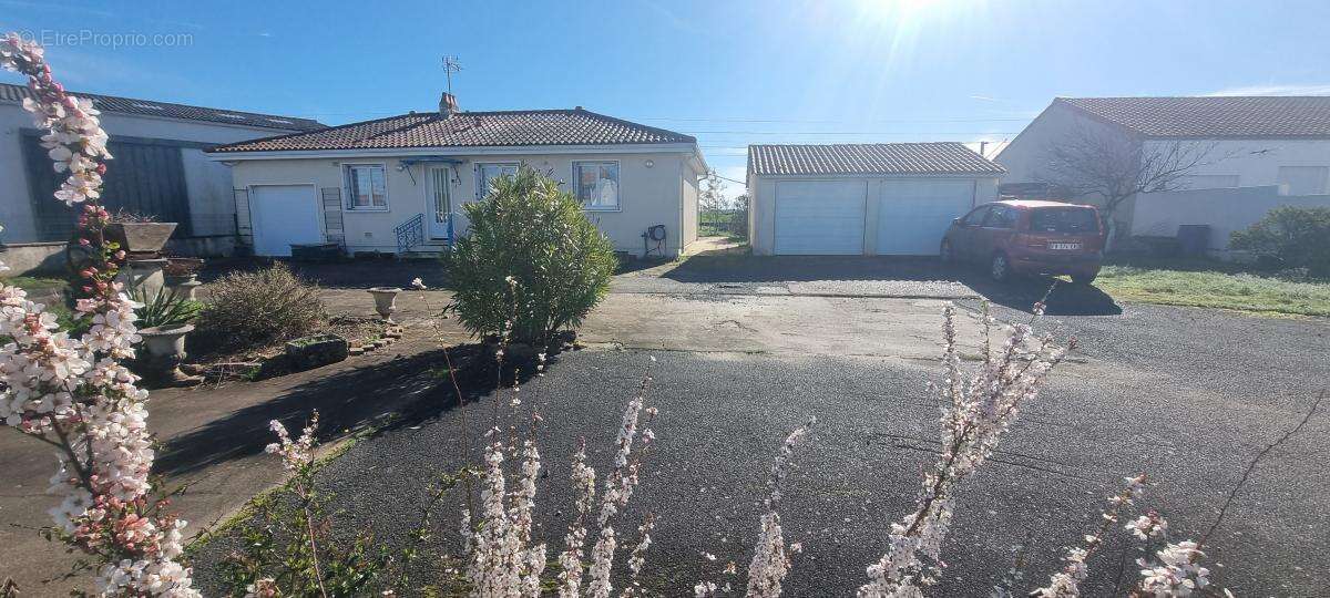 Maison à LA CRECHE