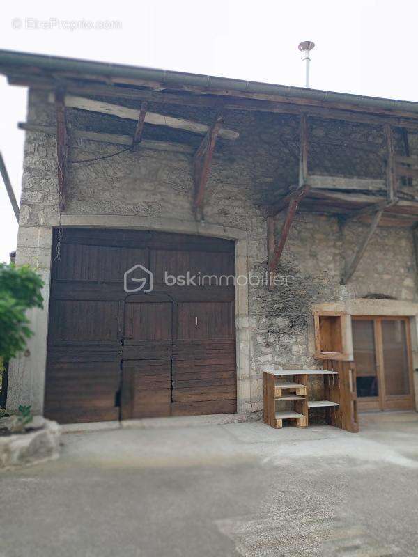 Maison à VIRIEU-LE-GRAND