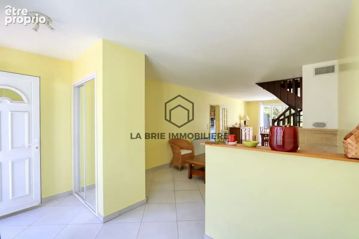 Maison 5 pièces 97 m² à vendre à Brie-Comte-Robert (77170) - photo 4