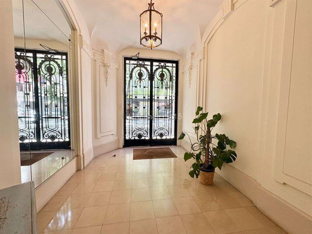 Appartement à PARIS-15E