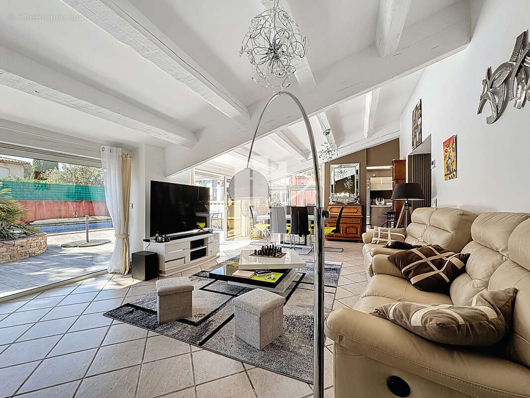 Maison à LE MUY