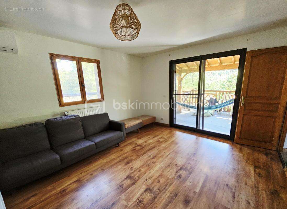 Maison de caractère de 108 m² avec terrain clos de 5 000 m² – Montaigut-le-Blanc - photo 8