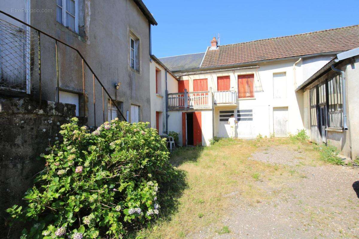 Maison à CUSSY-EN-MORVAN