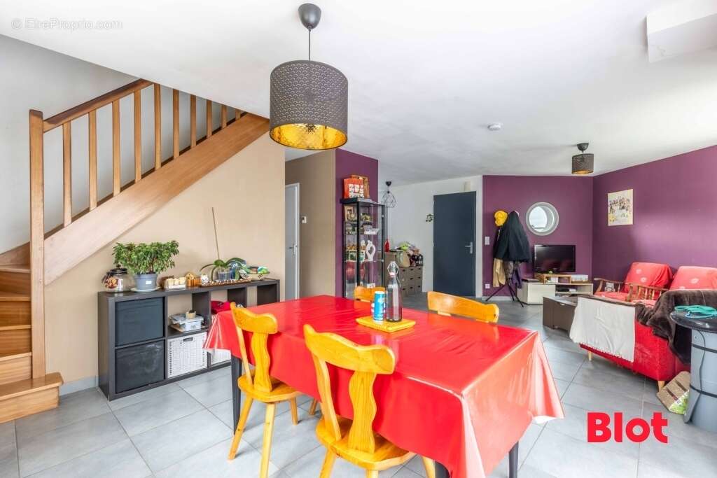 Maison à SAINT-THURIAL