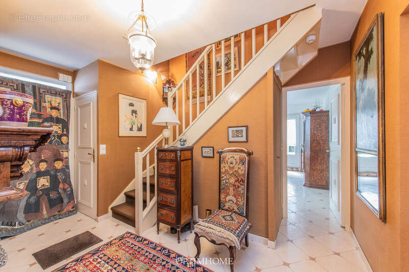 Maison à SAINT-NOM-LA-BRETECHE