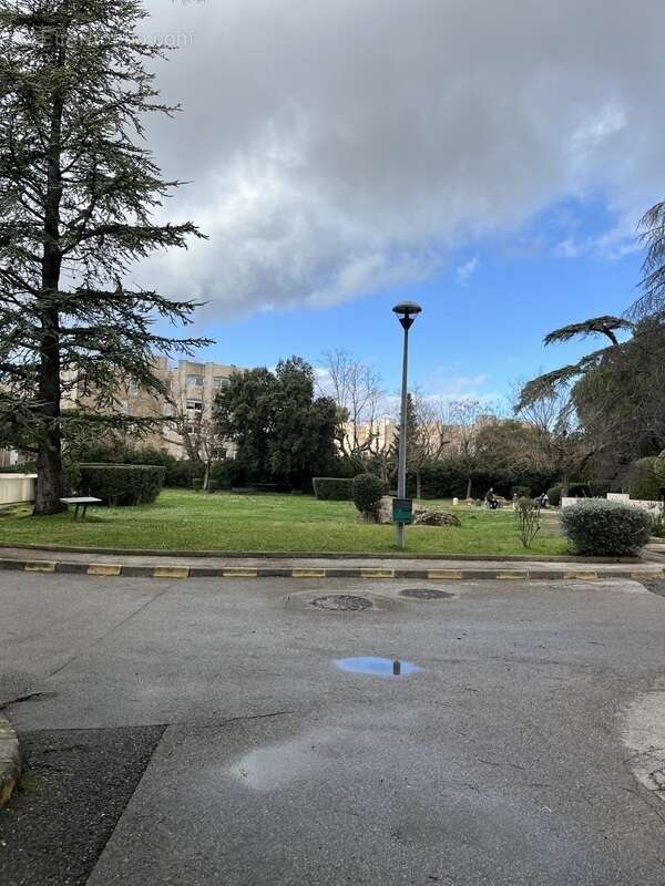 L'adresse idéale pour une vie de famille sereine : espace, terrasse, lumière, parc et commodités à pied - photo 4