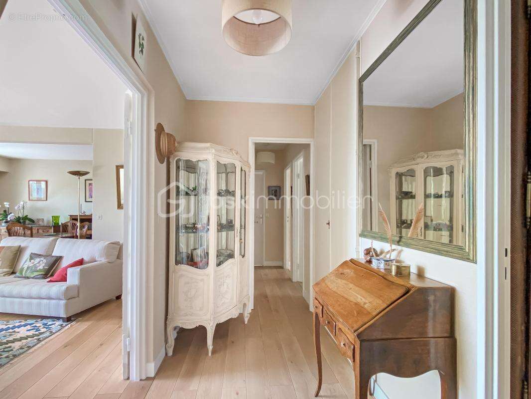 Appartement à VILLE-D'AVRAY