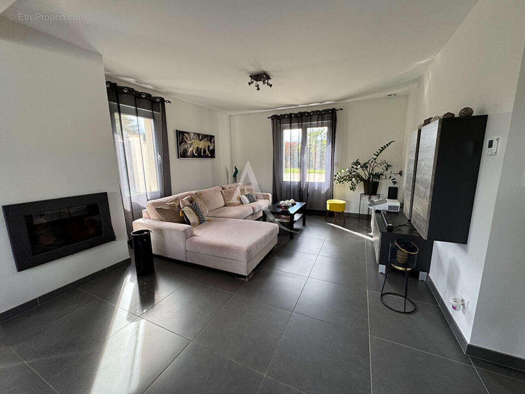 Maison à MONTLOUIS-SUR-LOIRE