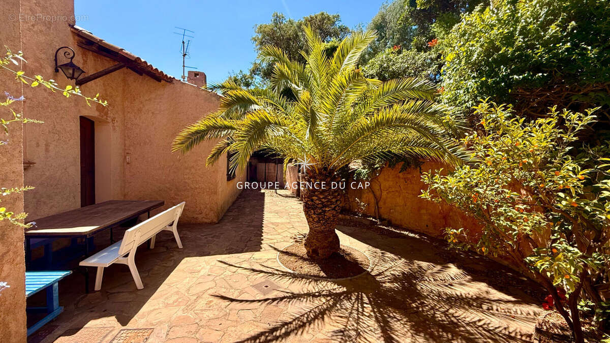 Maison à LES ISSAMBRES