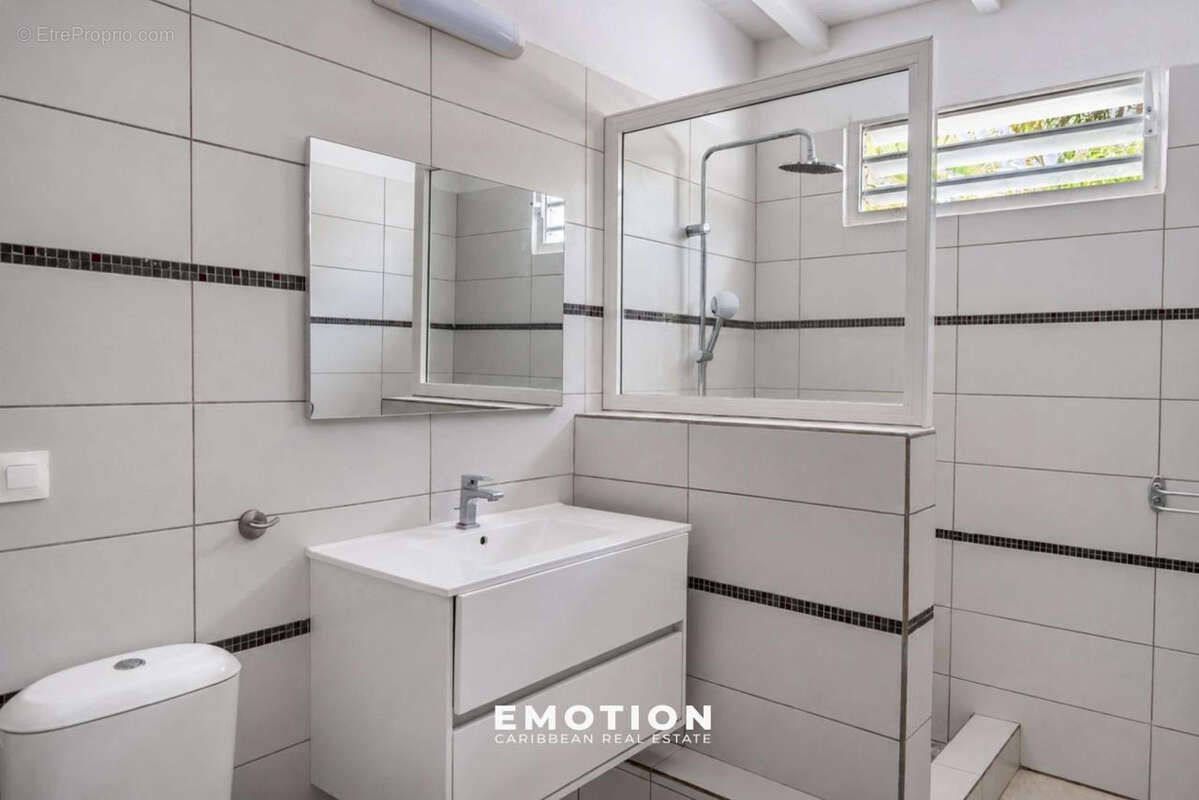 Villa T4 - 105 m2 + appartement T2 indépendant - 46m2 Petit-Bourg, Guadeloupe Le Cabinet EMOTION - photo 8