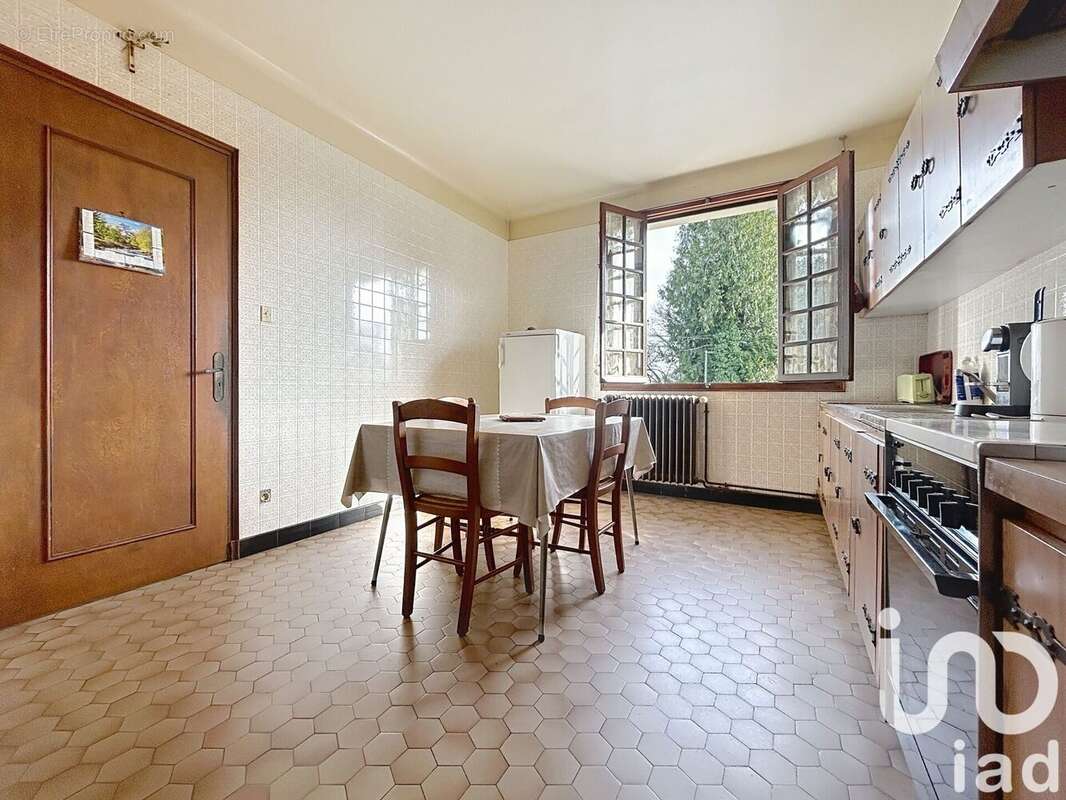 Maison 157 m² à Massignac  - photo 3